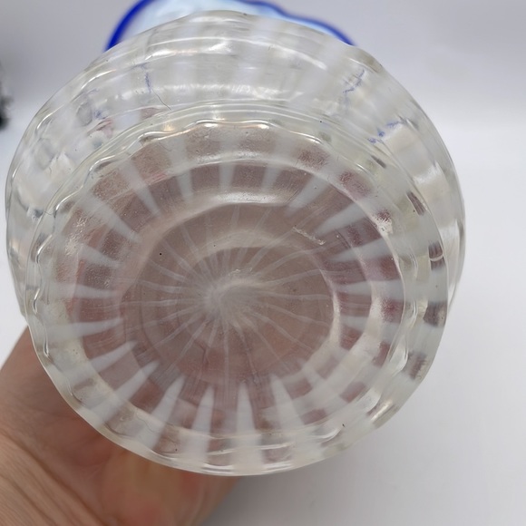 FENTON GLASS JACK IN THE PULPIT WHITE SPIRAL OPALESCENT BLUE TRIM VASE - Picture 6 of 8